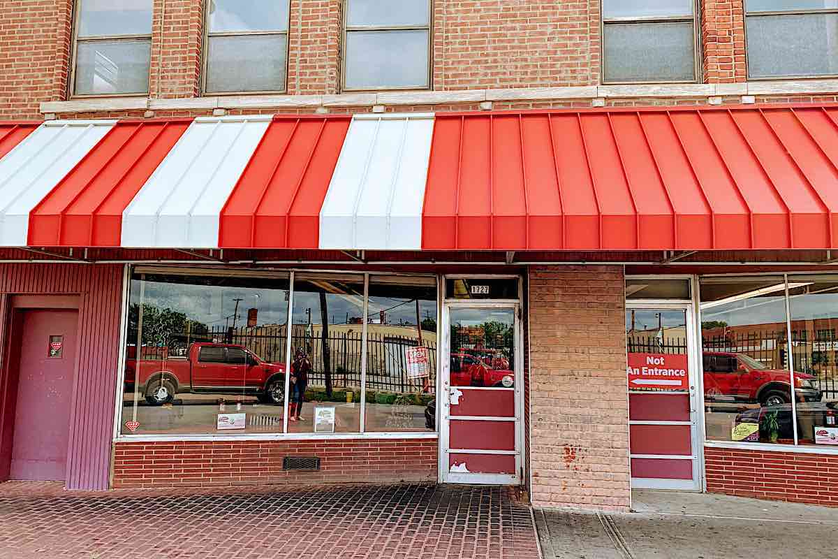 arthur bryants restaurant front entrance