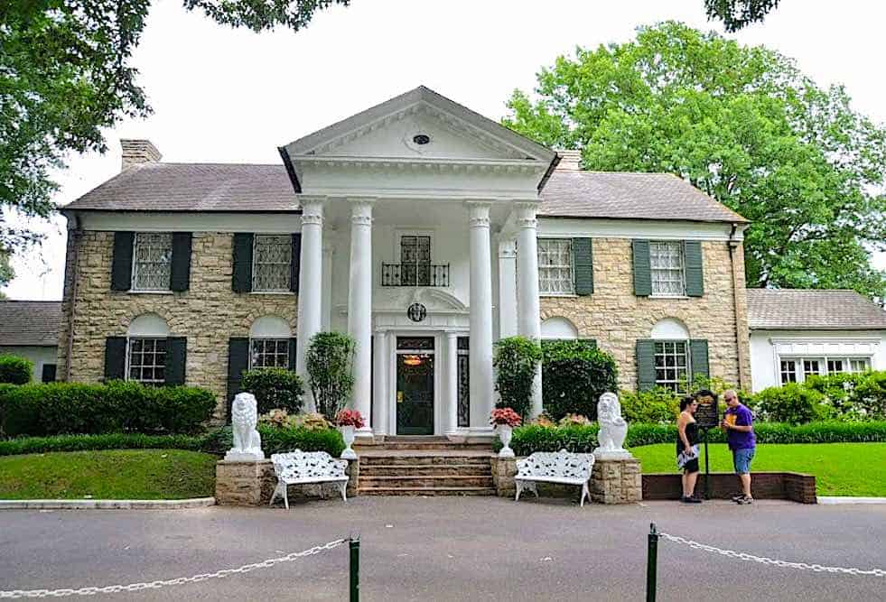 graceland mansion in Memphis TN