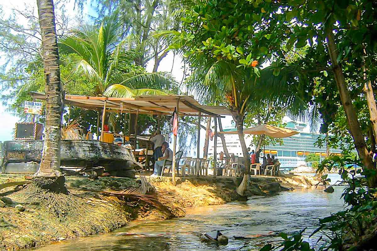 Lobster Dave seafood shack in 2002 without walls.