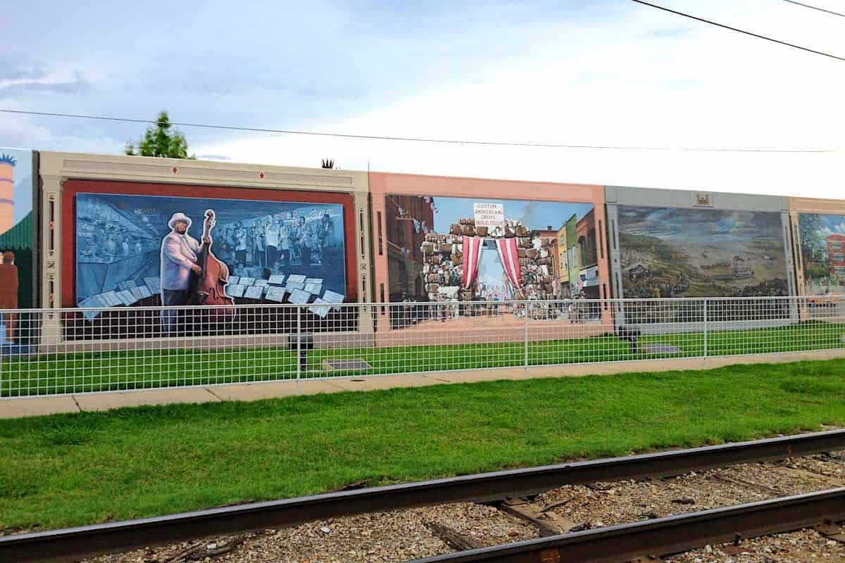 Vicksburg riverfront murals