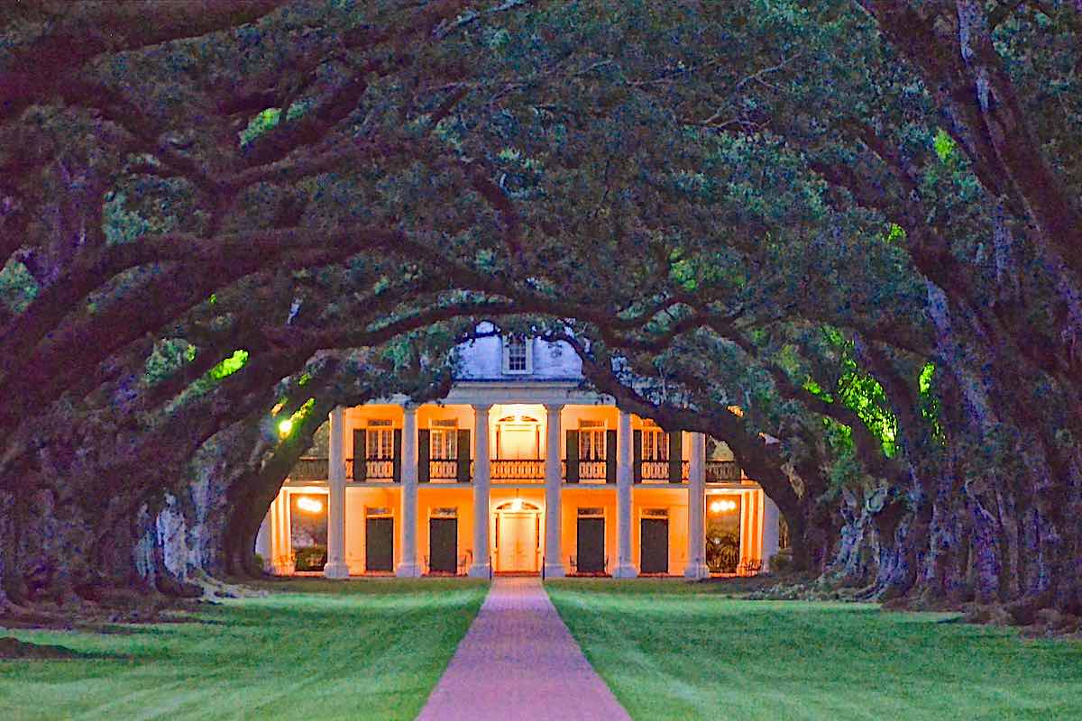 Oak Alley Plantation at night