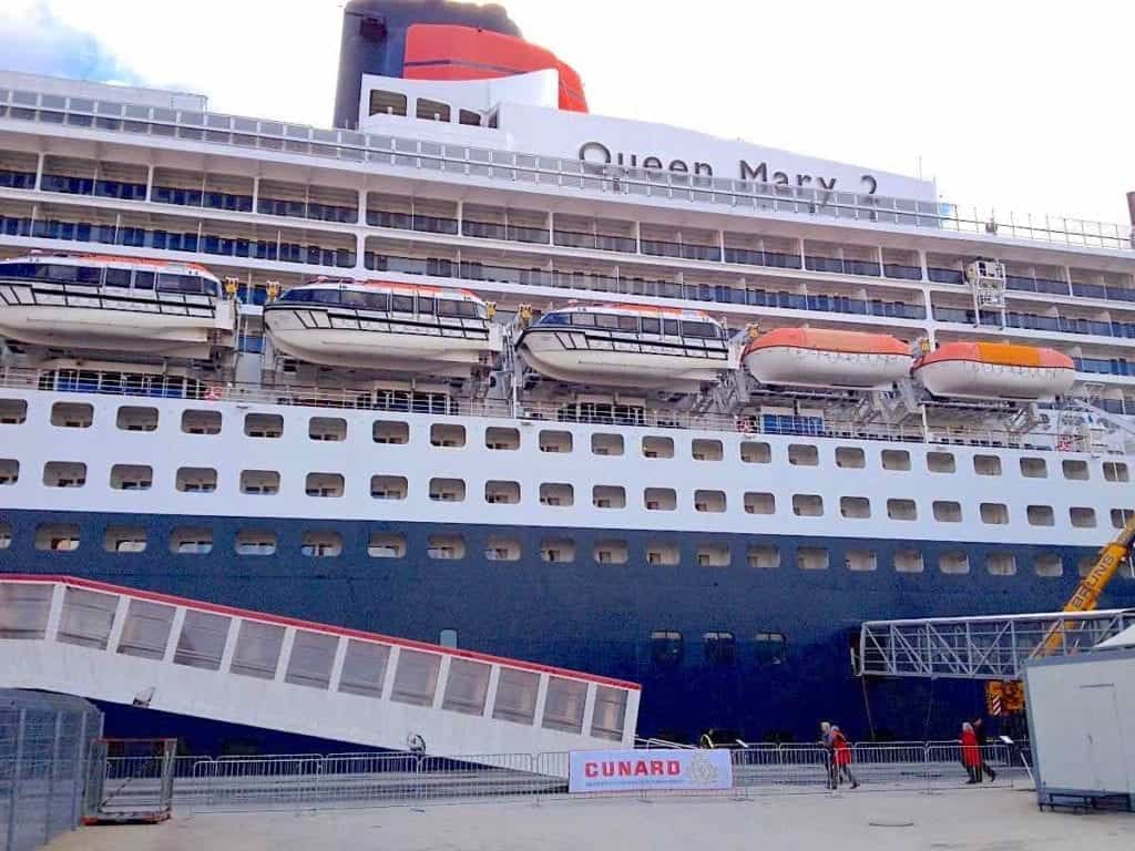 Queen Mary 2 in Hamburg Germany