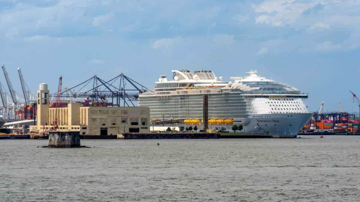 Royal Caribbean Ship Departs Early Due to Container Vessel